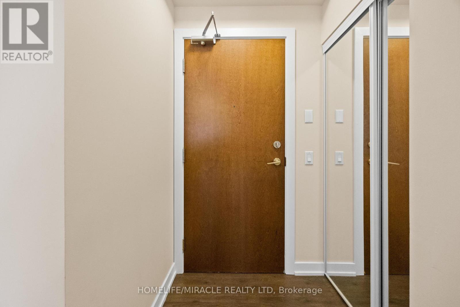 2004 - 2220 Lakeshore Boulevard W, Toronto, Ontario  M8V 1A4 - Photo 6 - W12426993