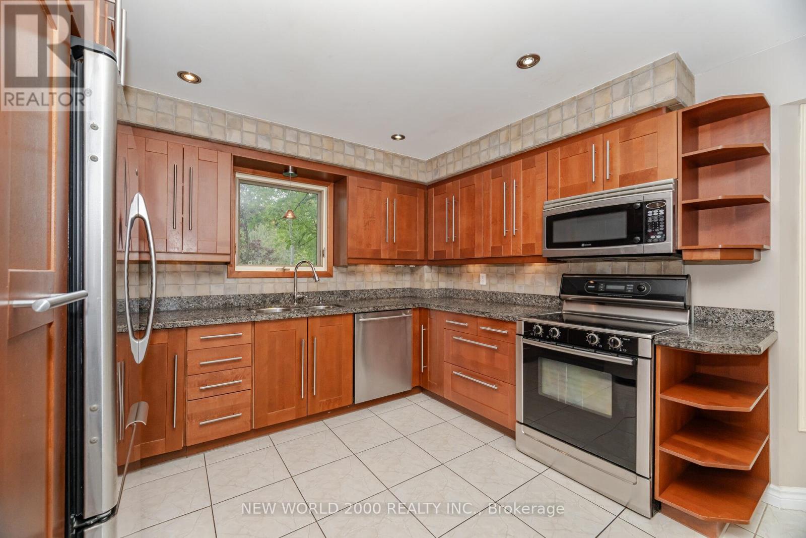 254 Maidstone Court, Caledon, Ontario  L7E 3V2 - Photo 7 - W12427000