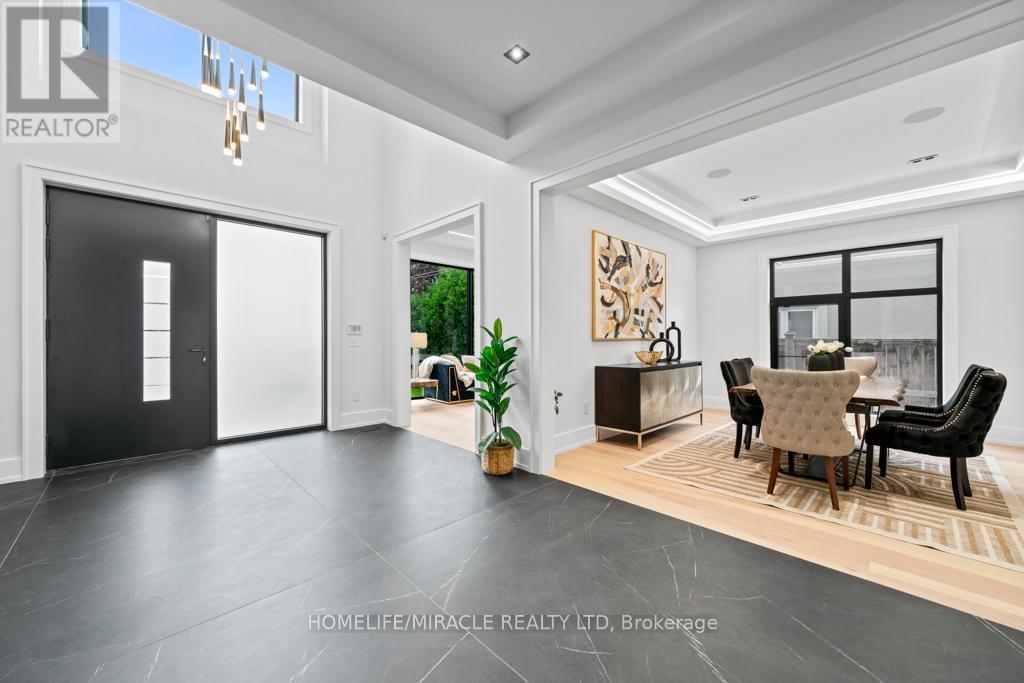282 Maurice Drive, Oakville, Ontario  L6K 2X3 - Photo 6 - W12427002