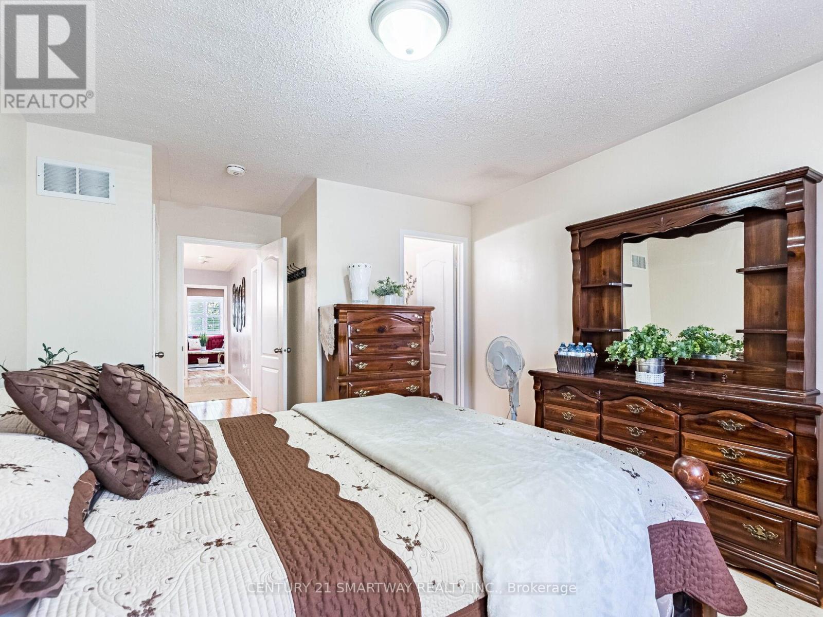 38 Bottlebrush Drive, Brampton, Ontario  L6R 2Z5 - Photo 25 - W12427010
