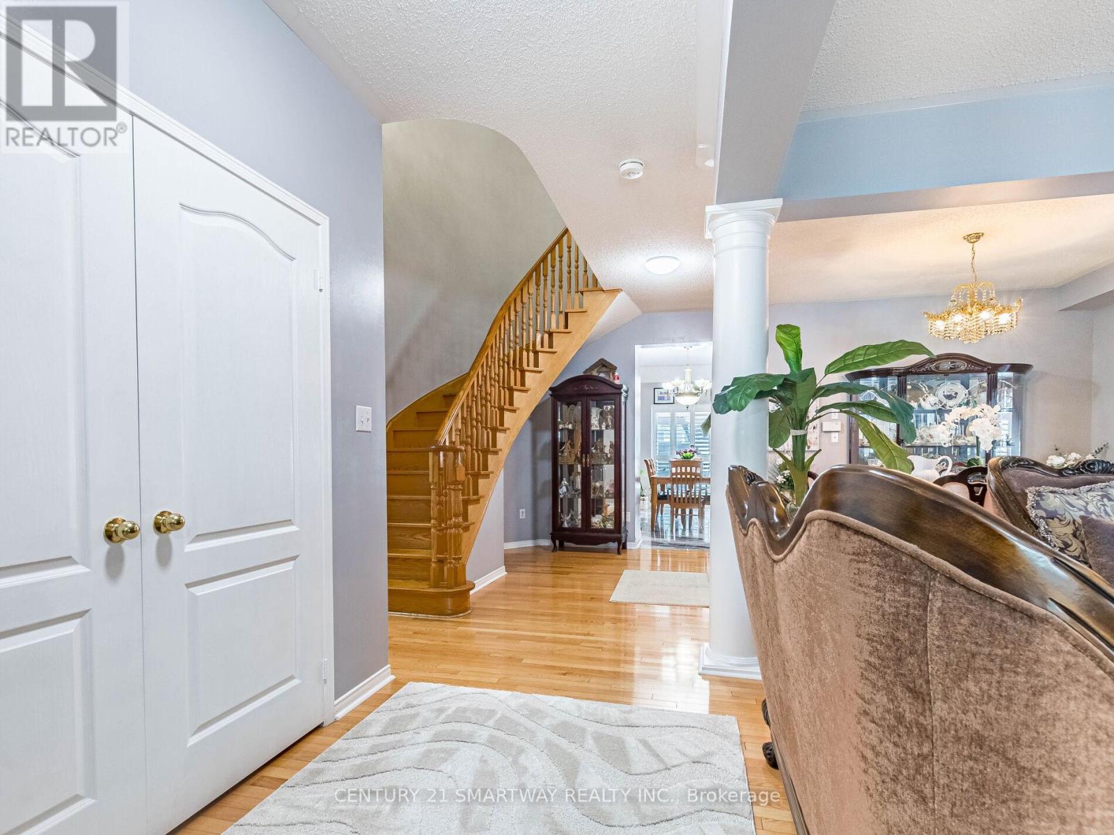 38 Bottlebrush Drive, Brampton, Ontario  L6R 2Z5 - Photo 6 - W12427010