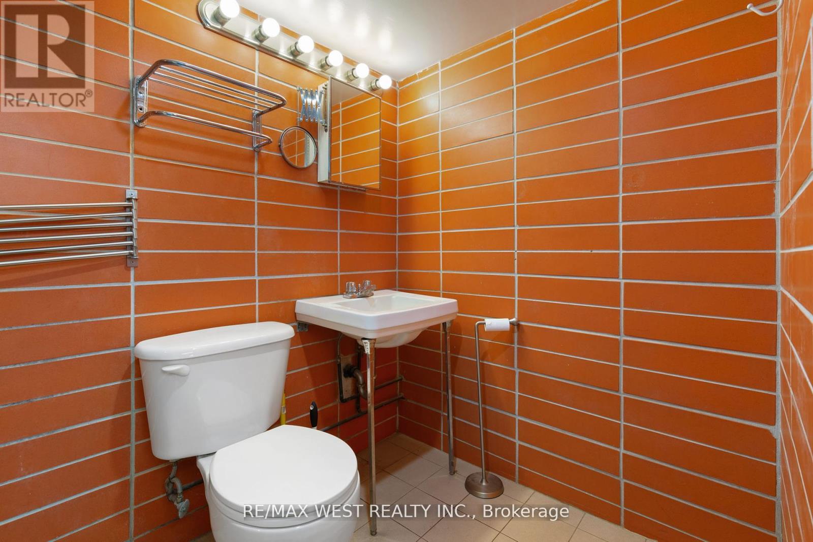 2317 Weston Road, Toronto, Ontario  M9N 1Z7 - Photo 23 - W12427017