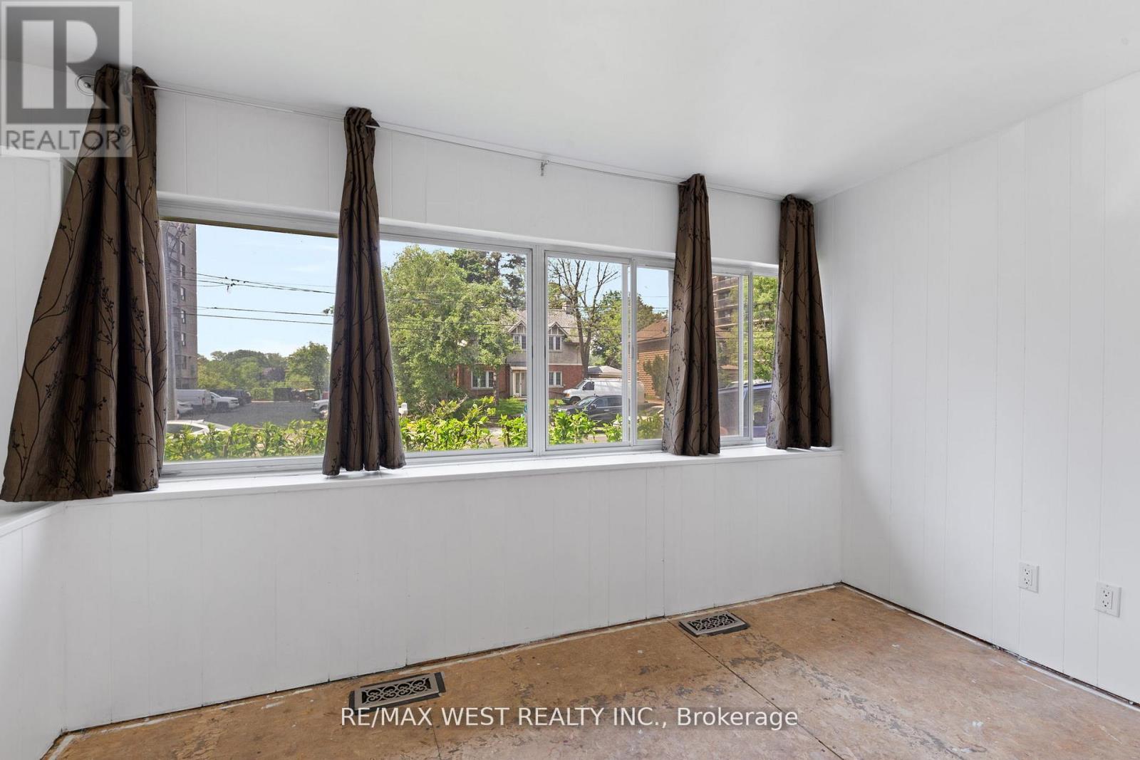 2317 Weston Road, Toronto, Ontario  M9N 1Z7 - Photo 6 - W12427017