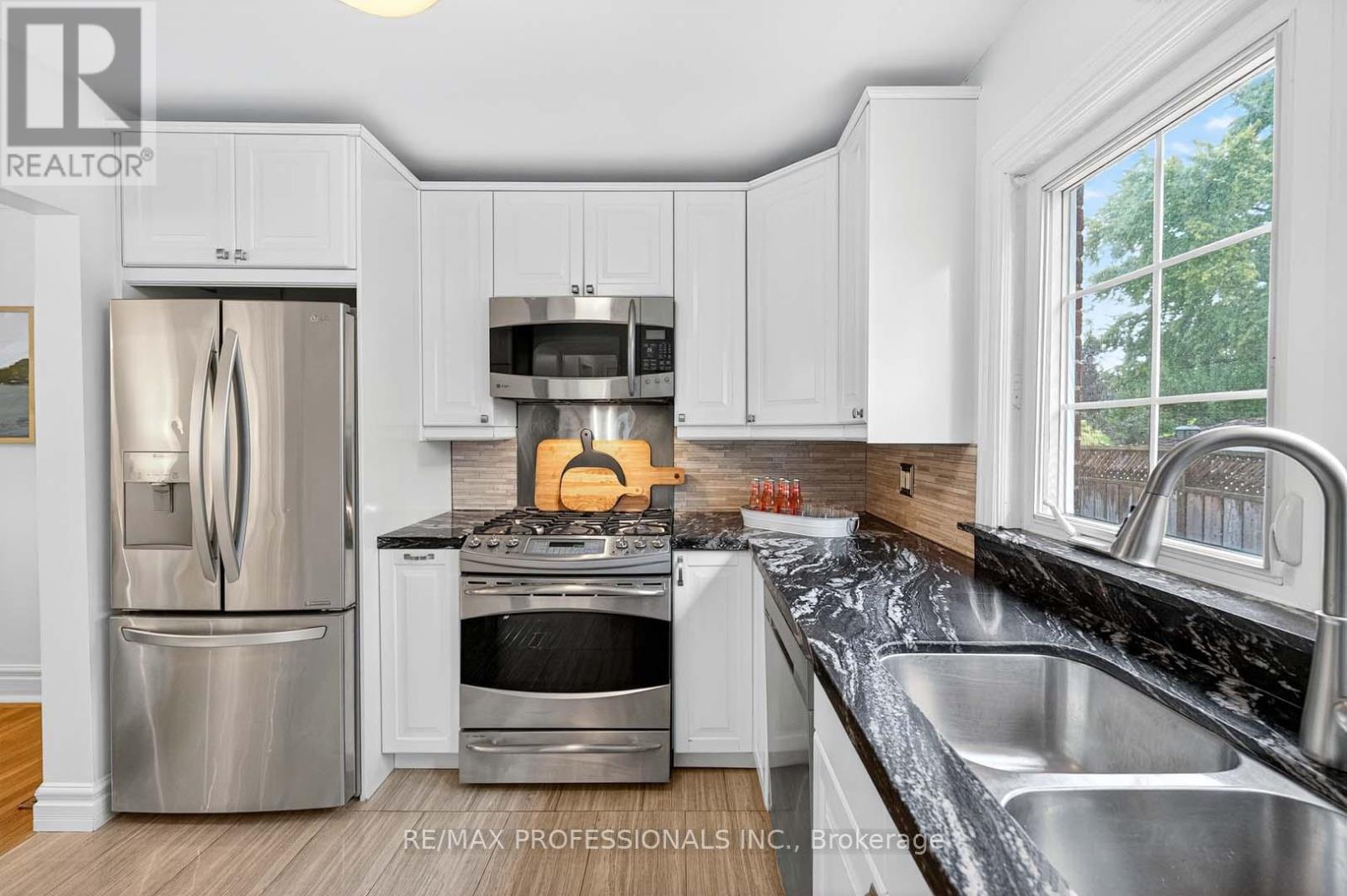 31 Nineteenth Street, Toronto, Ontario  M8V 3L4 - Photo 10 - W12427029