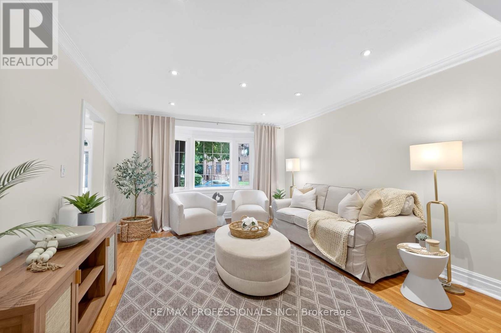 31 Nineteenth Street, Toronto, Ontario  M8V 3L4 - Photo 5 - W12427029