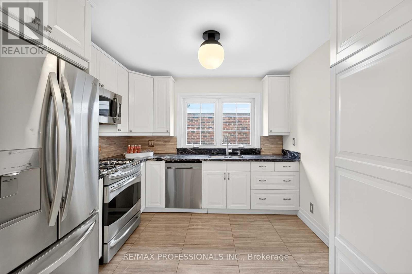 31 Nineteenth Street, Toronto, Ontario  M8V 3L4 - Photo 9 - W12427029
