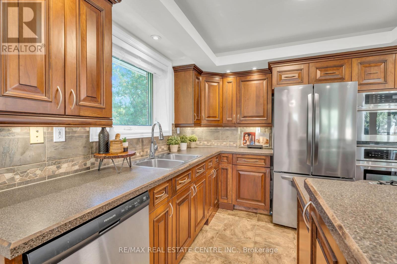 3 Stockman Crescent, Halton Hills, Ontario  L7G 1J5 - Photo 14 - W12427031
