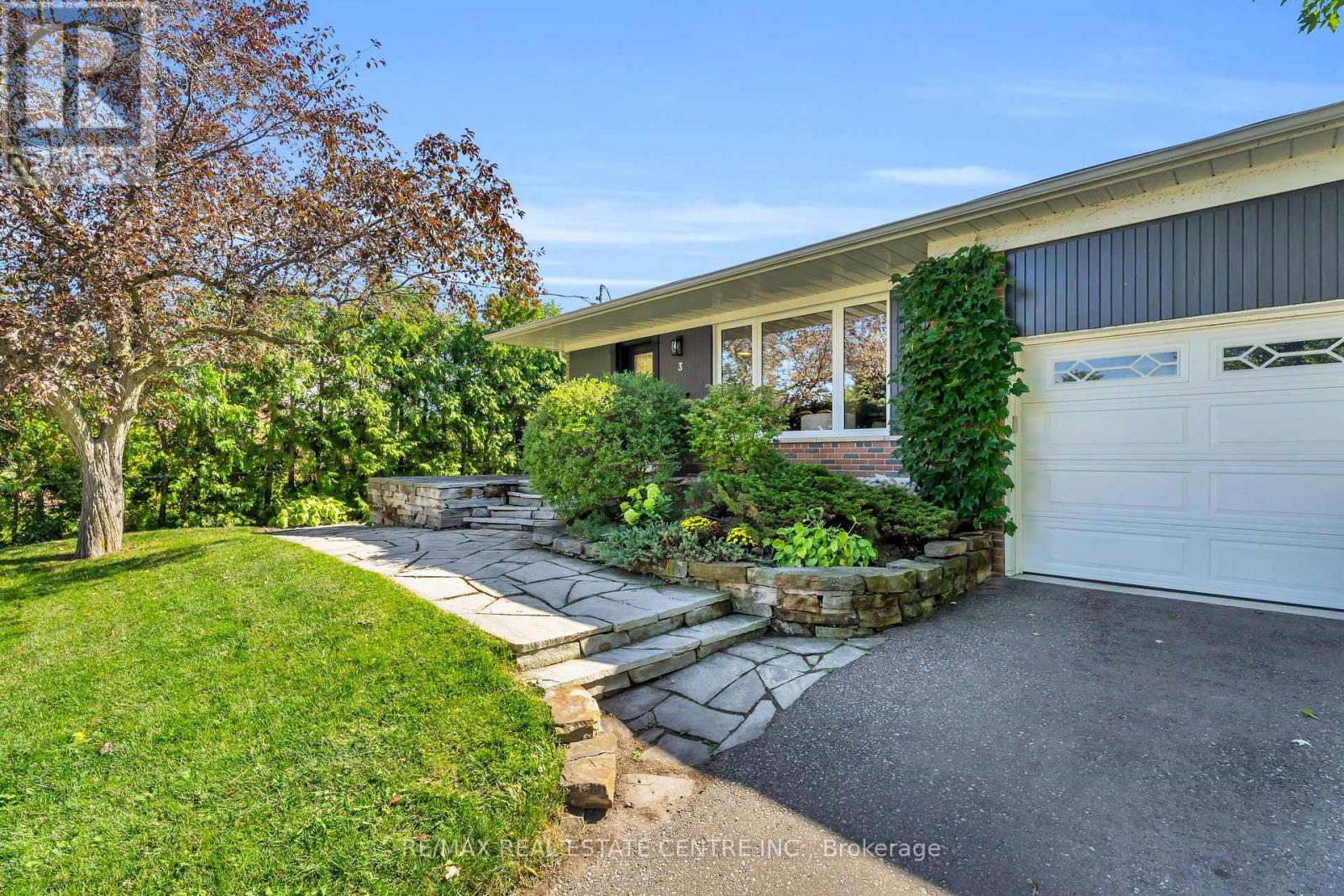 3 Stockman Crescent, Halton Hills, Ontario  L7G 1J5 - Photo 5 - W12427031
