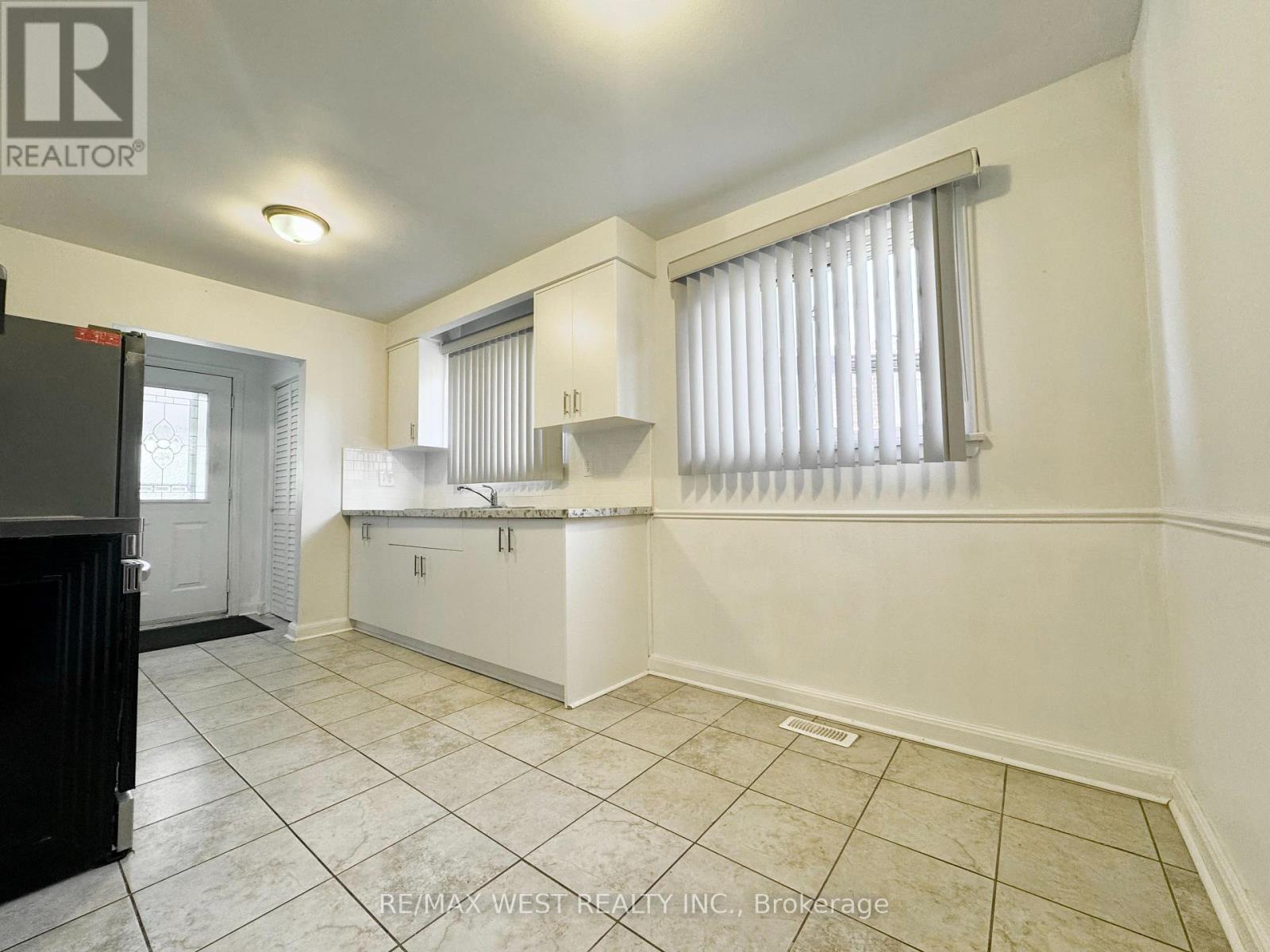 25 BIMINI CRESCENT, Toronto, Ontario