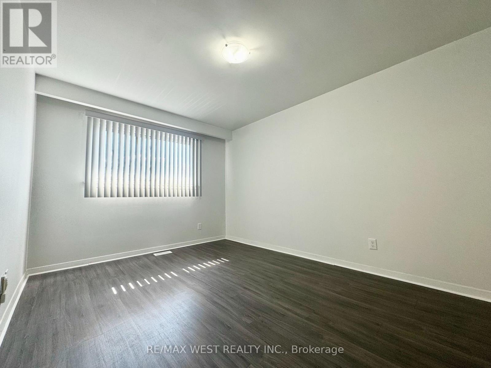 25 Bimini Crescent, Toronto, Ontario  M3N 1S1 - Photo 10 - W12427057