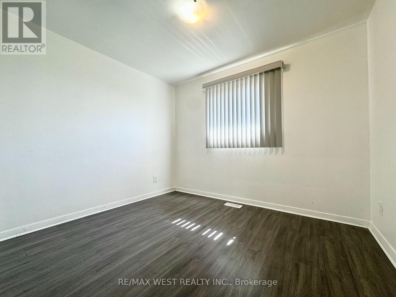 25 Bimini Crescent, Toronto, Ontario  M3N 1S1 - Photo 12 - W12427057