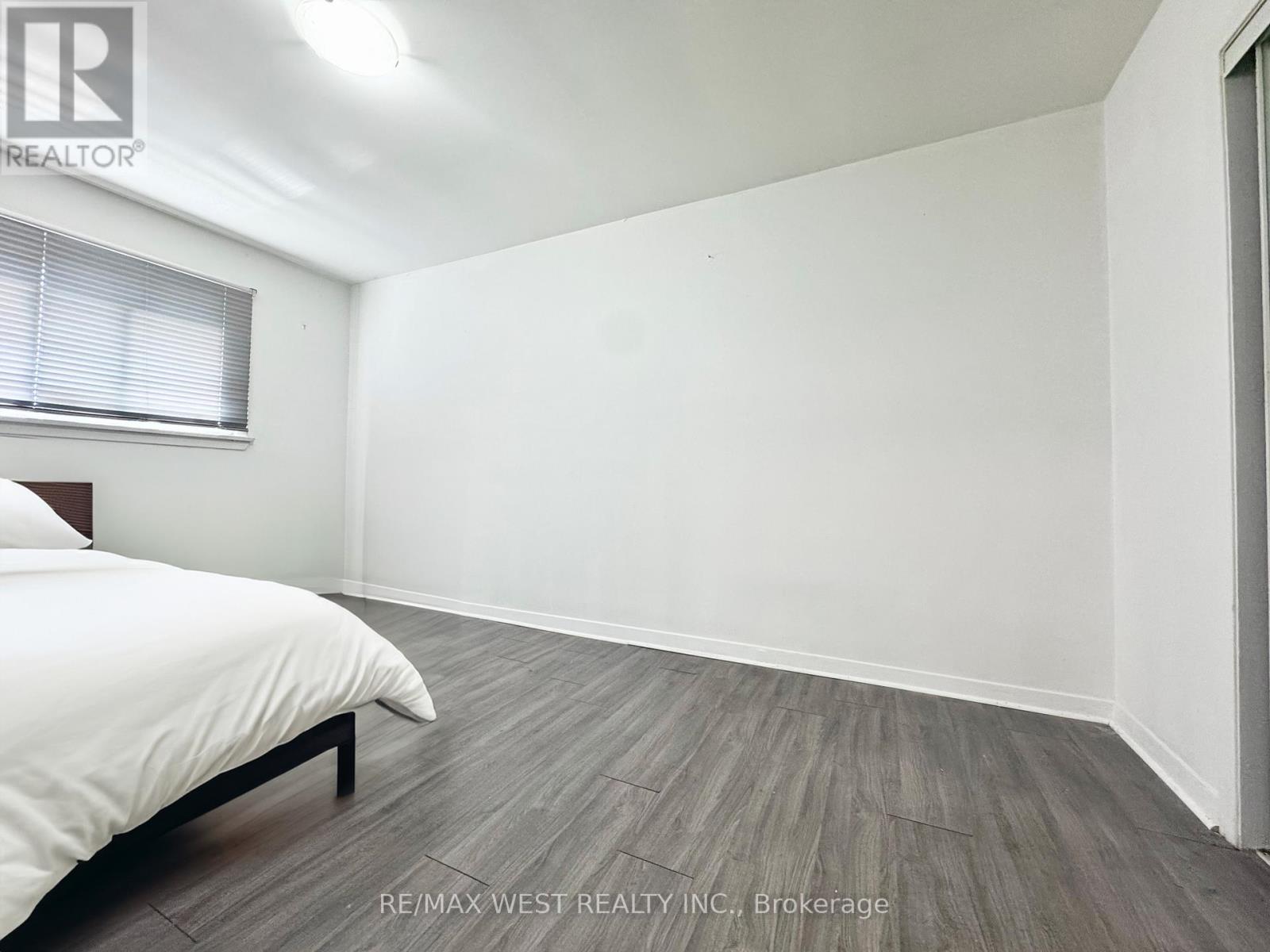 25 Bimini Crescent, Toronto, Ontario  M3N 1S1 - Photo 13 - W12427057