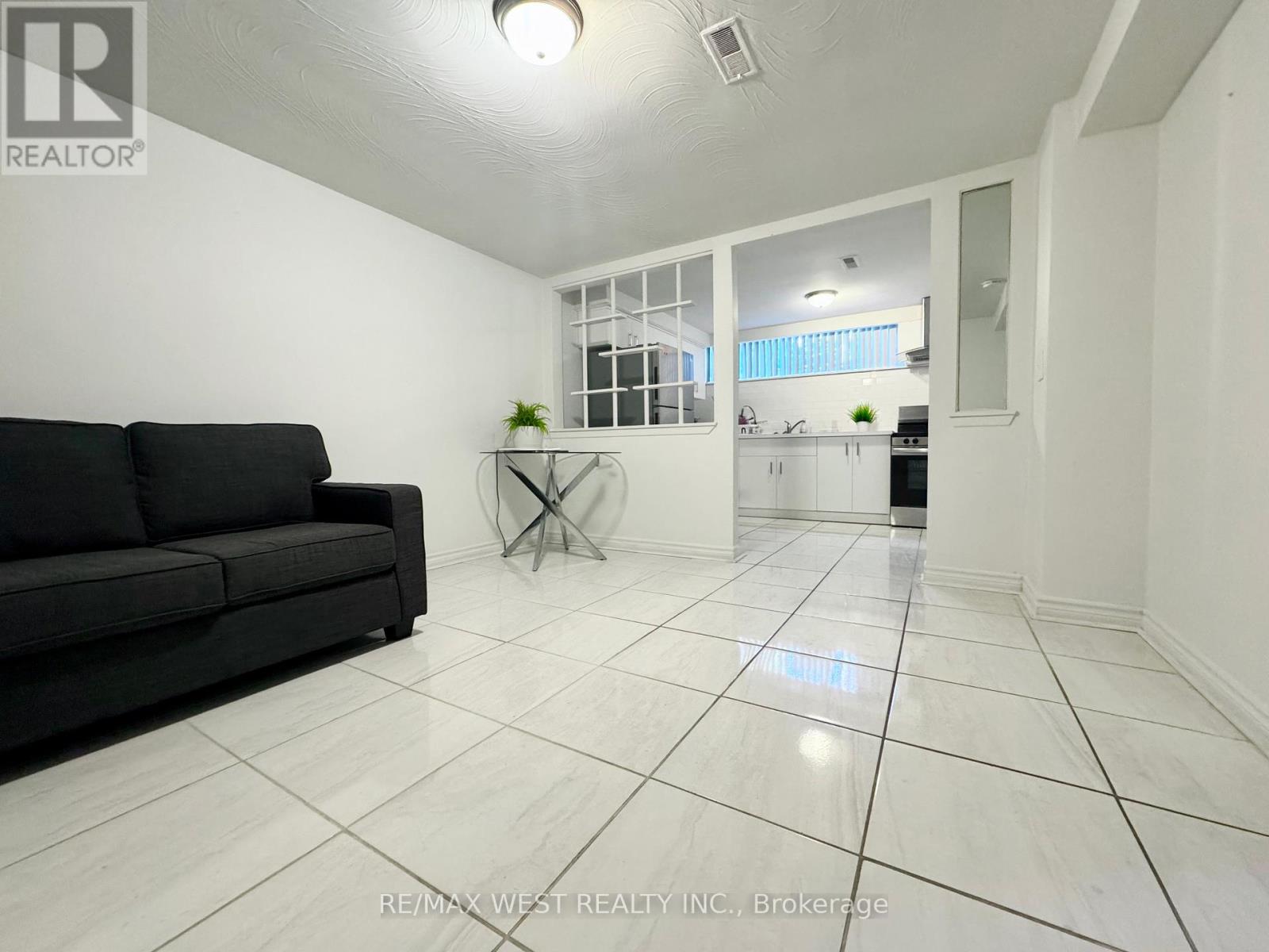 25 Bimini Crescent, Toronto, Ontario  M3N 1S1 - Photo 14 - W12427057