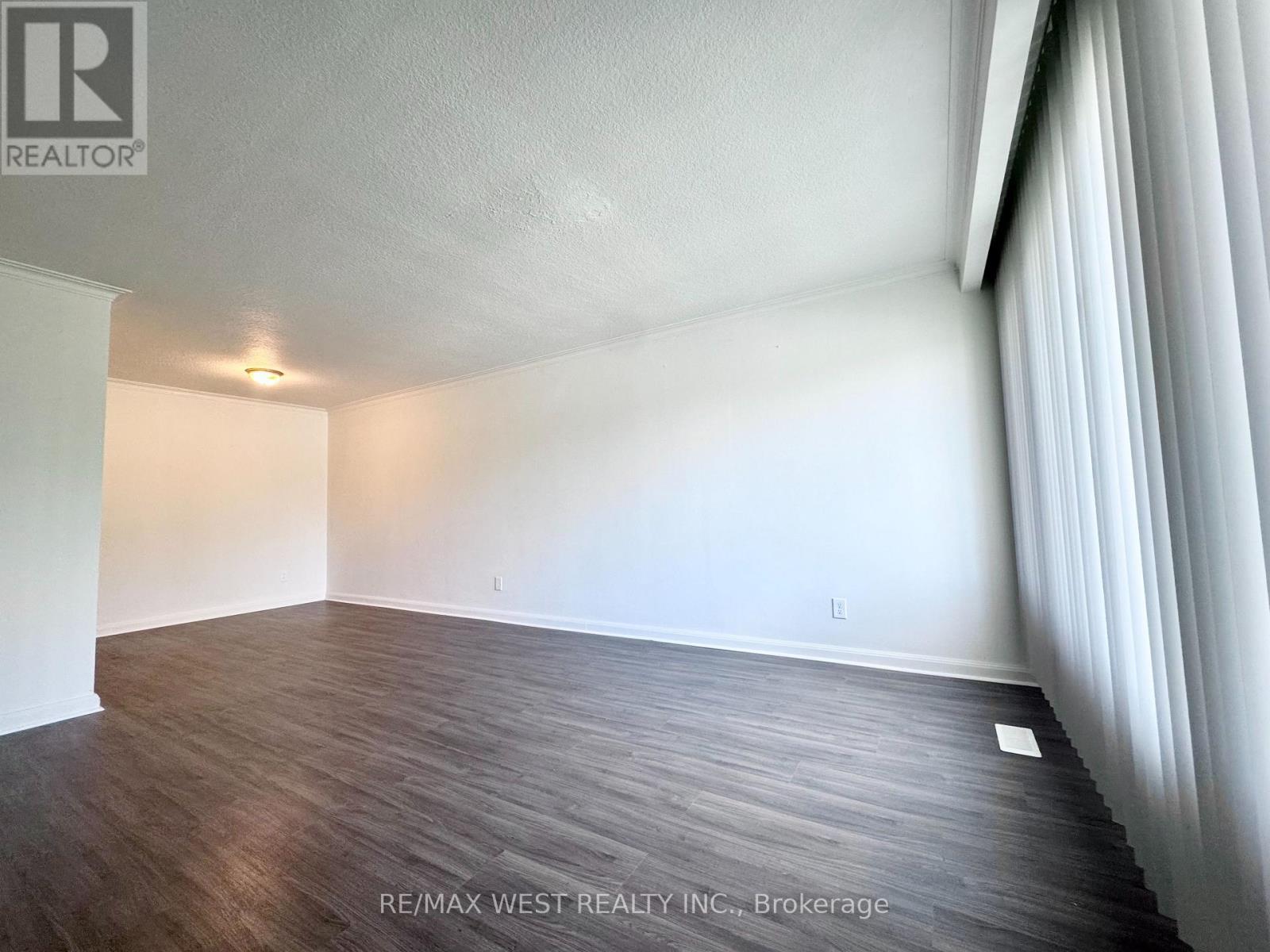 25 Bimini Crescent, Toronto, Ontario  M3N 1S1 - Photo 6 - W12427057