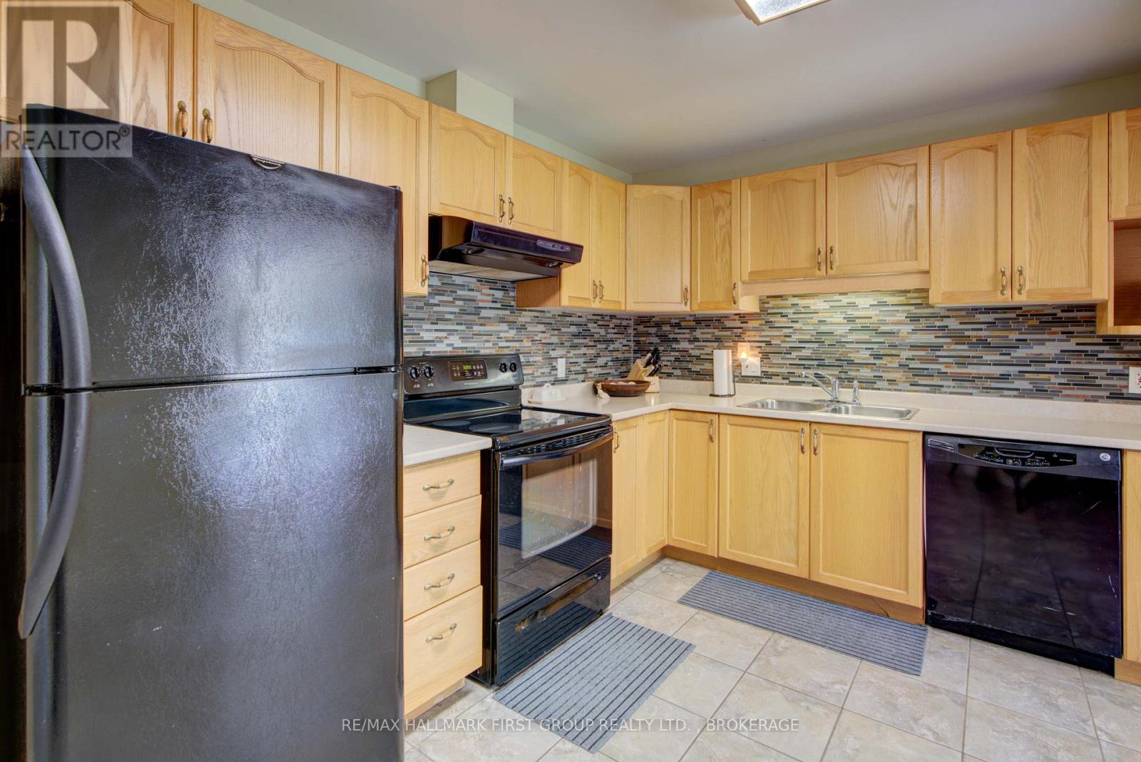 580 Heritage Court, Kingston, Ontario  K7M 9C9 - Photo 9 - X12427114