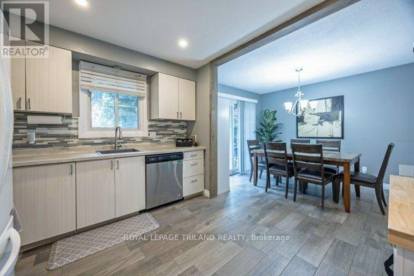 17 Winding Way Crescent, London North, Ontario  N6G 3E8 - Photo 11 - X12427074