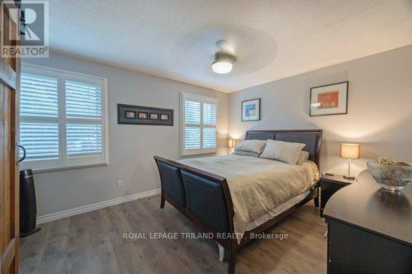 17 Winding Way Crescent, London North, Ontario  N6G 3E8 - Photo 16 - X12427074