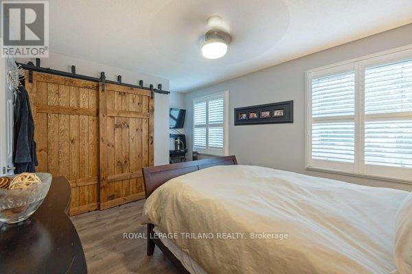 17 Winding Way Crescent, London North, Ontario  N6G 3E8 - Photo 17 - X12427074