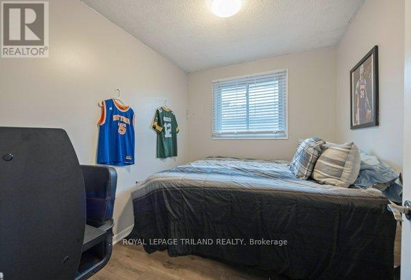 17 Winding Way Crescent, London North, Ontario  N6G 3E8 - Photo 18 - X12427074