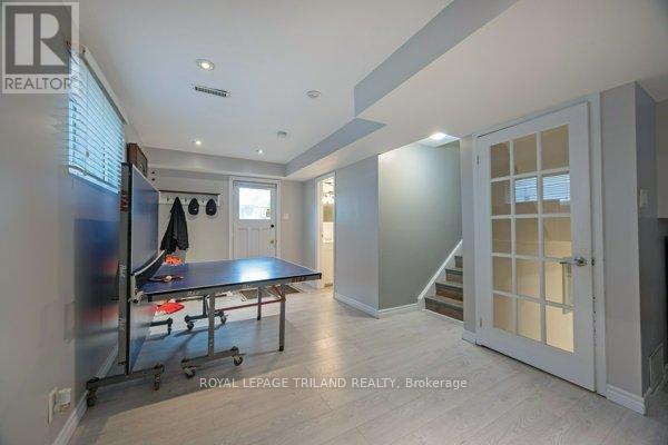 17 Winding Way Crescent, London North, Ontario  N6G 3E8 - Photo 23 - X12427074