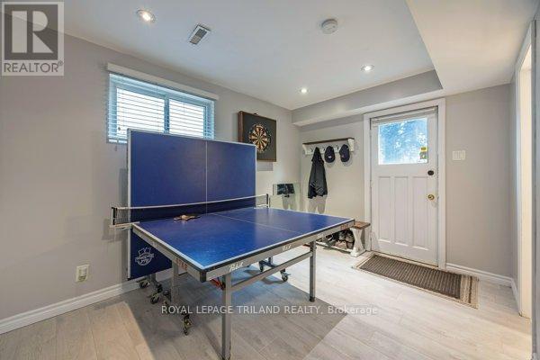17 Winding Way Crescent, London North, Ontario  N6G 3E8 - Photo 24 - X12427074
