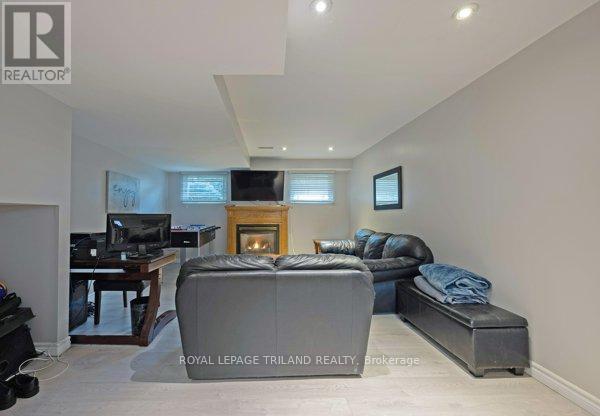 17 Winding Way Crescent, London North, Ontario  N6G 3E8 - Photo 26 - X12427074