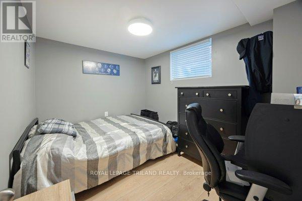 17 Winding Way Crescent, London North, Ontario  N6G 3E8 - Photo 32 - X12427074