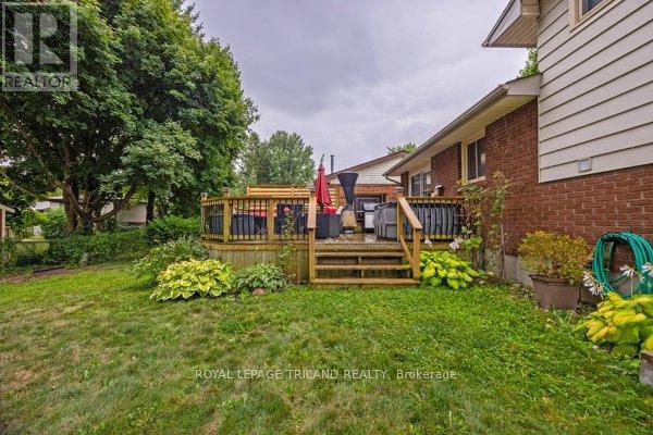 17 Winding Way Crescent, London North, Ontario  N6G 3E8 - Photo 39 - X12427074