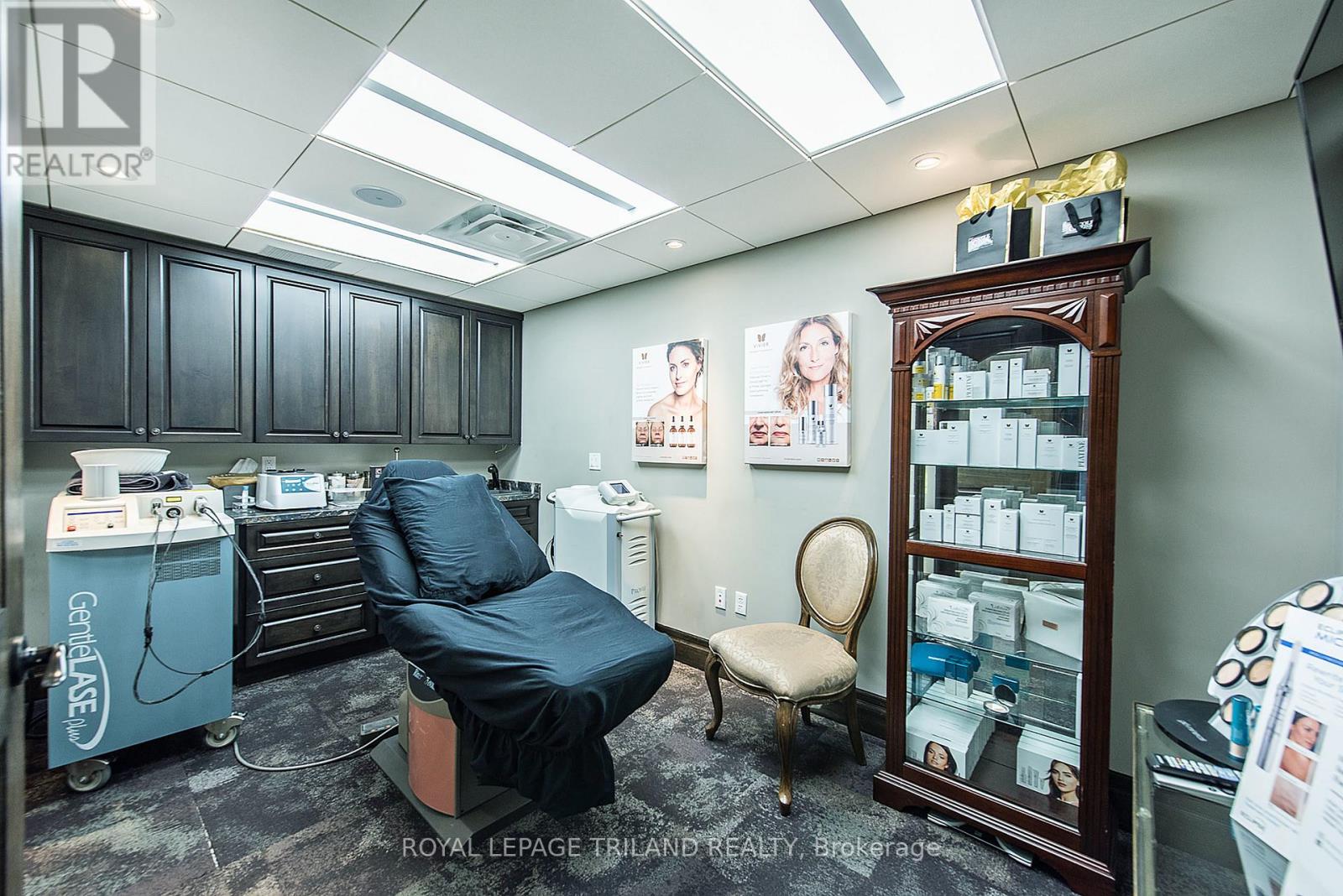 424 Waterloo Street, London East, Ontario  N6B 2P2 - Photo 24 - X12427087
