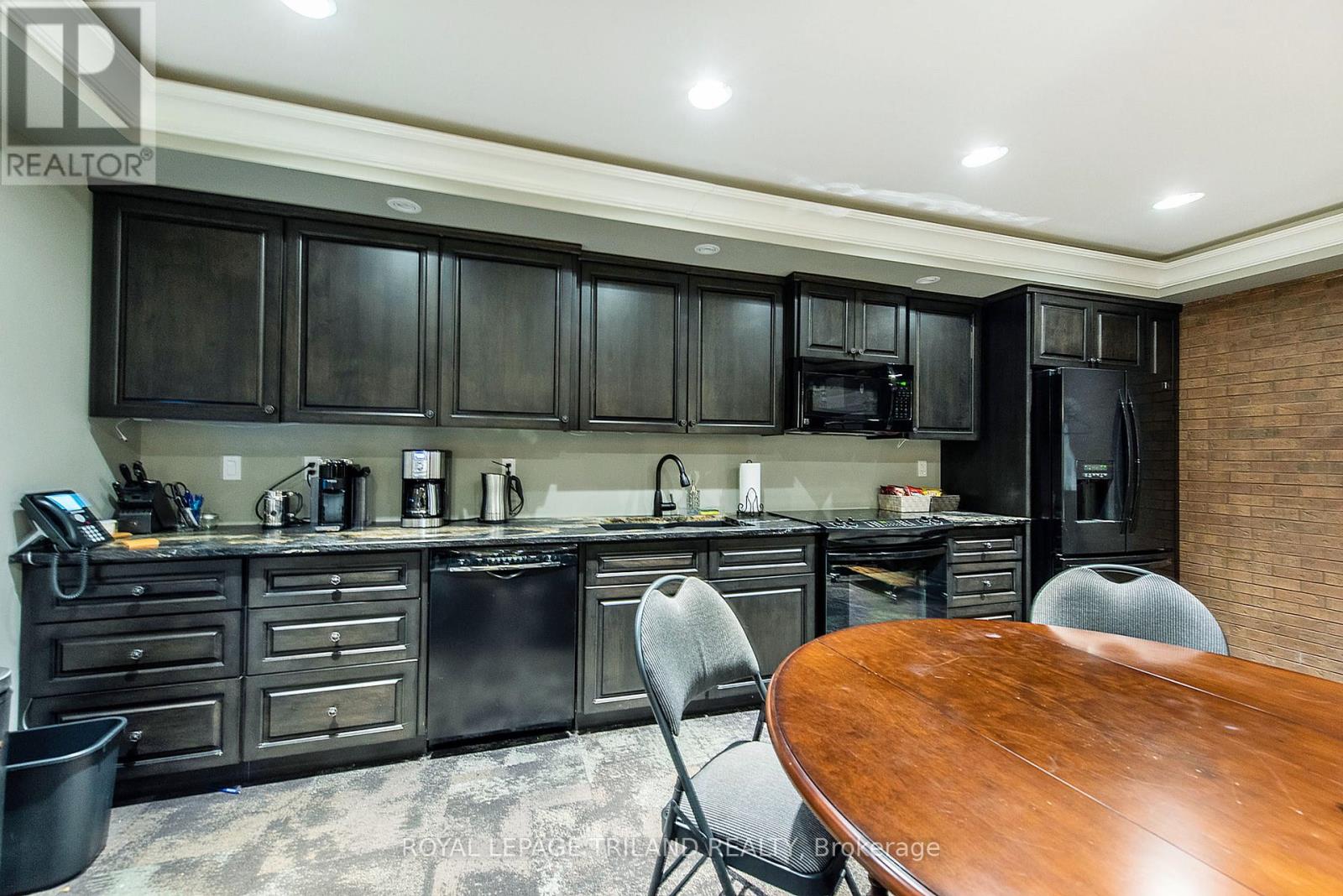 424 Waterloo Street, London East, Ontario  N6B 2P2 - Photo 35 - X12427087