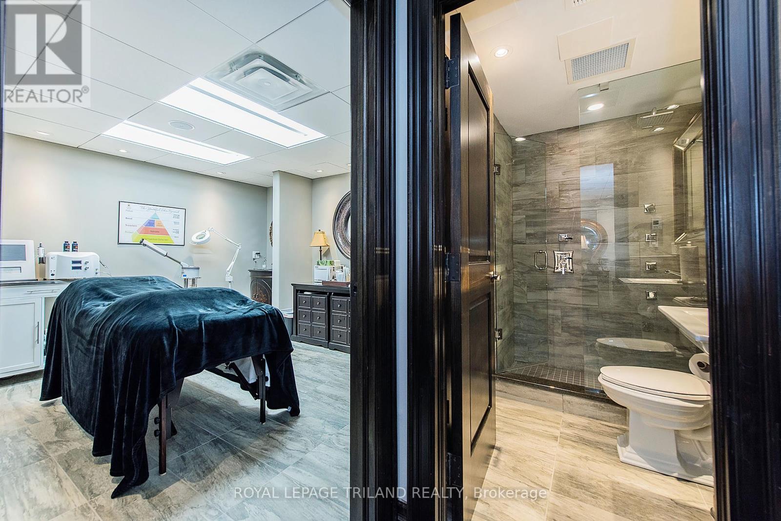424 Waterloo Street, London East, Ontario  N6B 2P2 - Photo 39 - X12427087