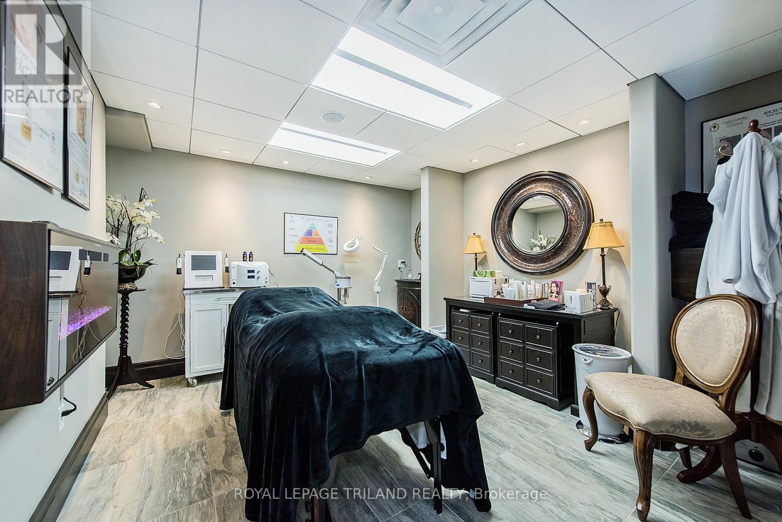424 Waterloo Street, London East, Ontario  N6B 2P2 - Photo 40 - X12427087