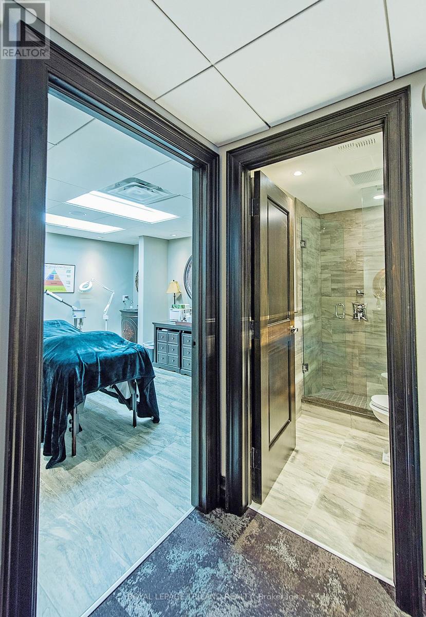 424 Waterloo Street, London East, Ontario  N6B 2P2 - Photo 42 - X12427087