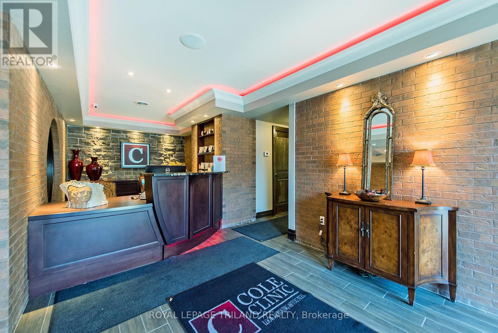 424 Waterloo Street, London East, Ontario  N6B 2P2 - Photo 5 - X12427087