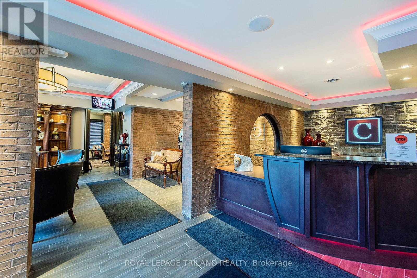 424 Waterloo Street, London East, Ontario  N6B 2P2 - Photo 6 - X12427087