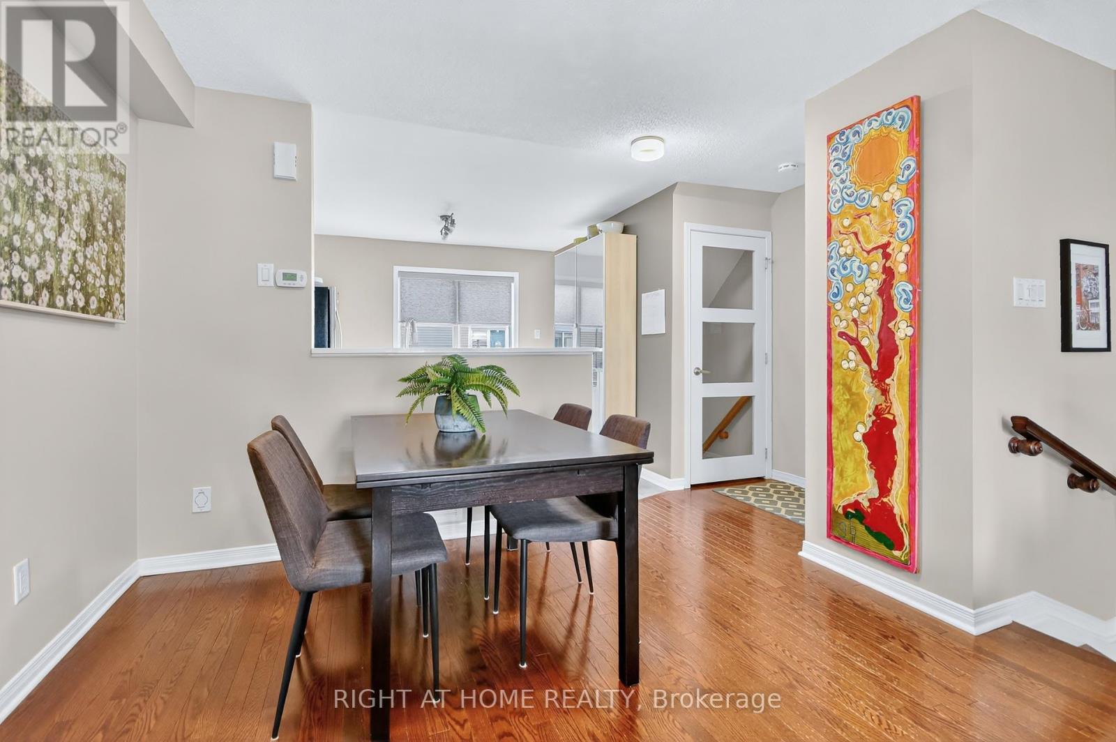 24 Manhattan Crescent, Ottawa, Ontario  K2C 4B4 - Photo 11 - X12427136