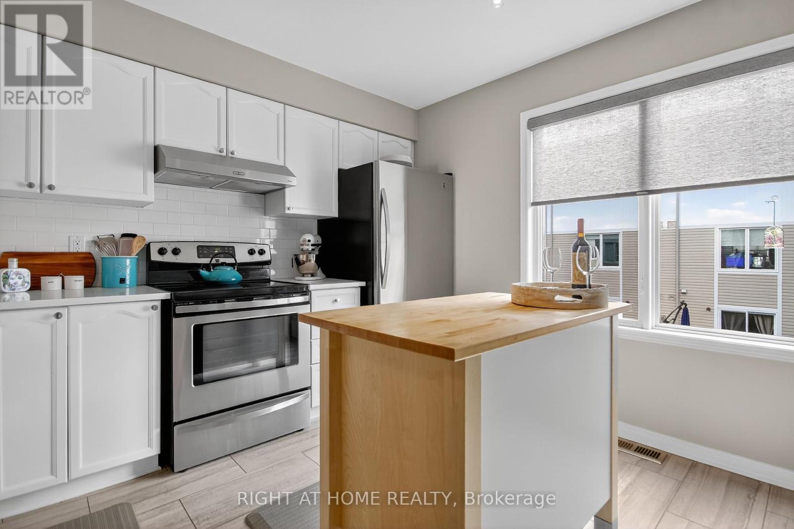 24 Manhattan Crescent, Ottawa, Ontario  K2C 4B4 - Photo 15 - X12427136