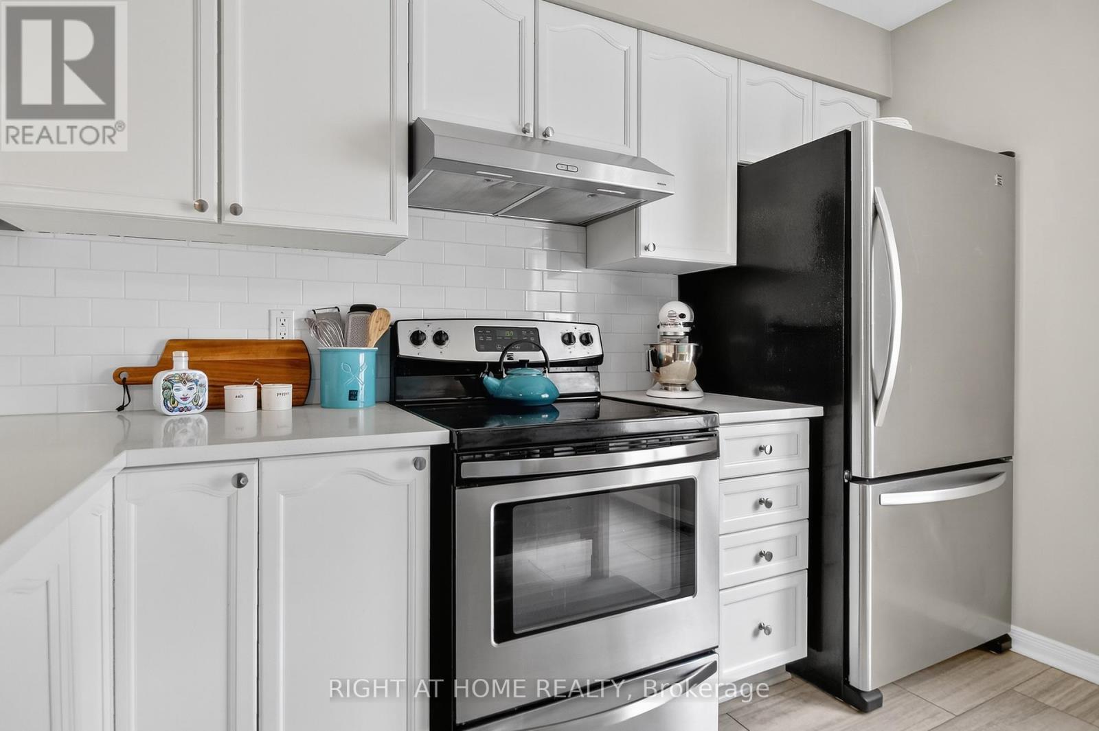 24 Manhattan Crescent, Ottawa, Ontario  K2C 4B4 - Photo 16 - X12427136