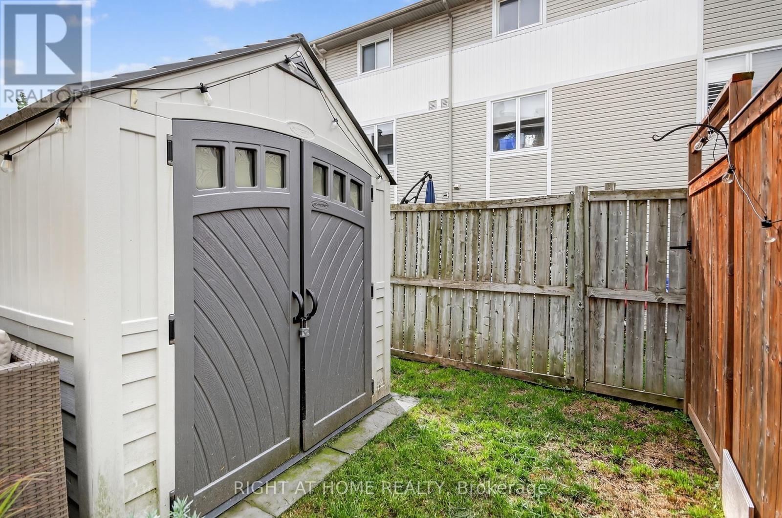 24 Manhattan Crescent, Ottawa, Ontario  K2C 4B4 - Photo 33 - X12427136