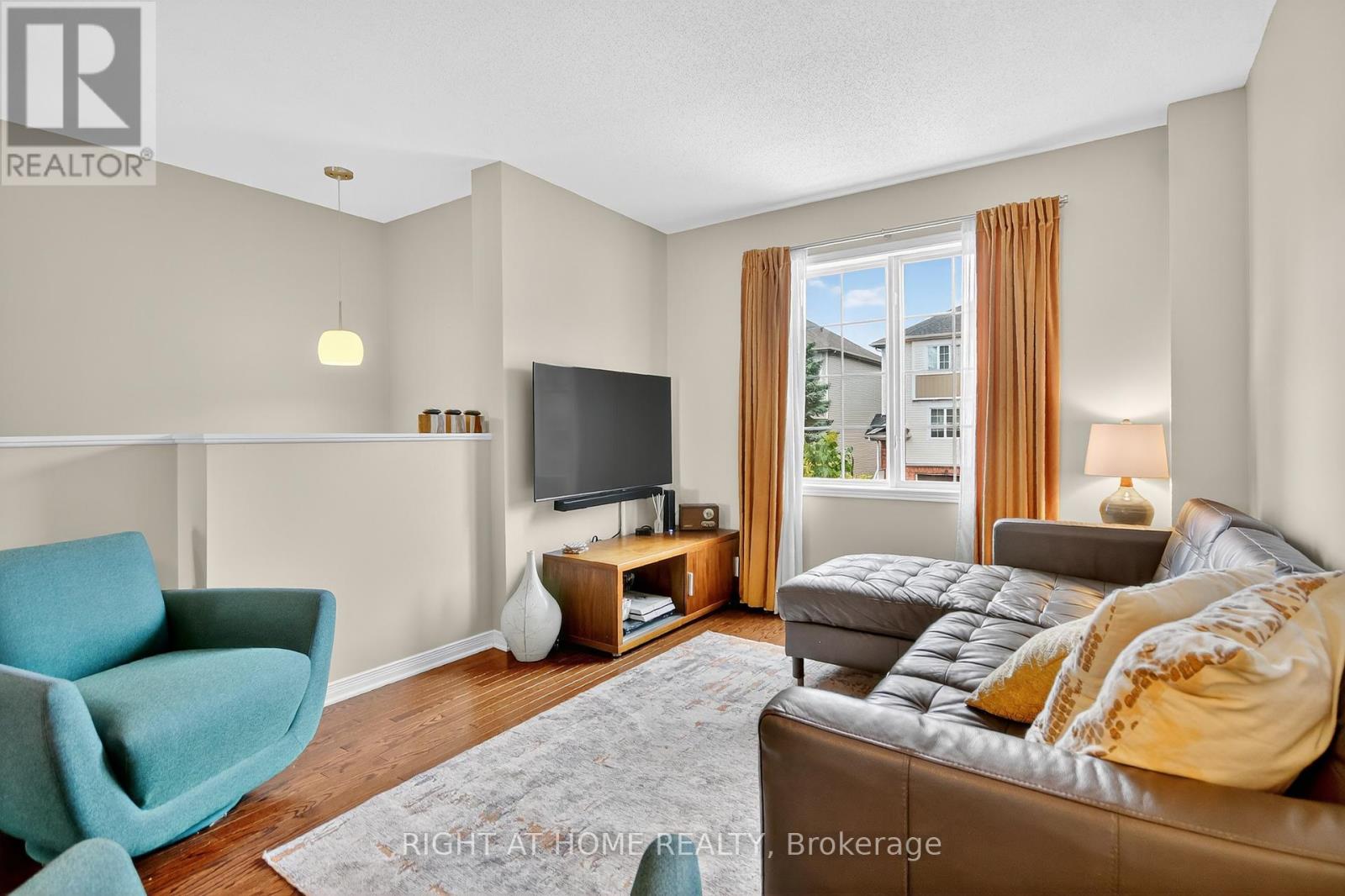 24 Manhattan Crescent, Ottawa, Ontario  K2C 4B4 - Photo 7 - X12427136