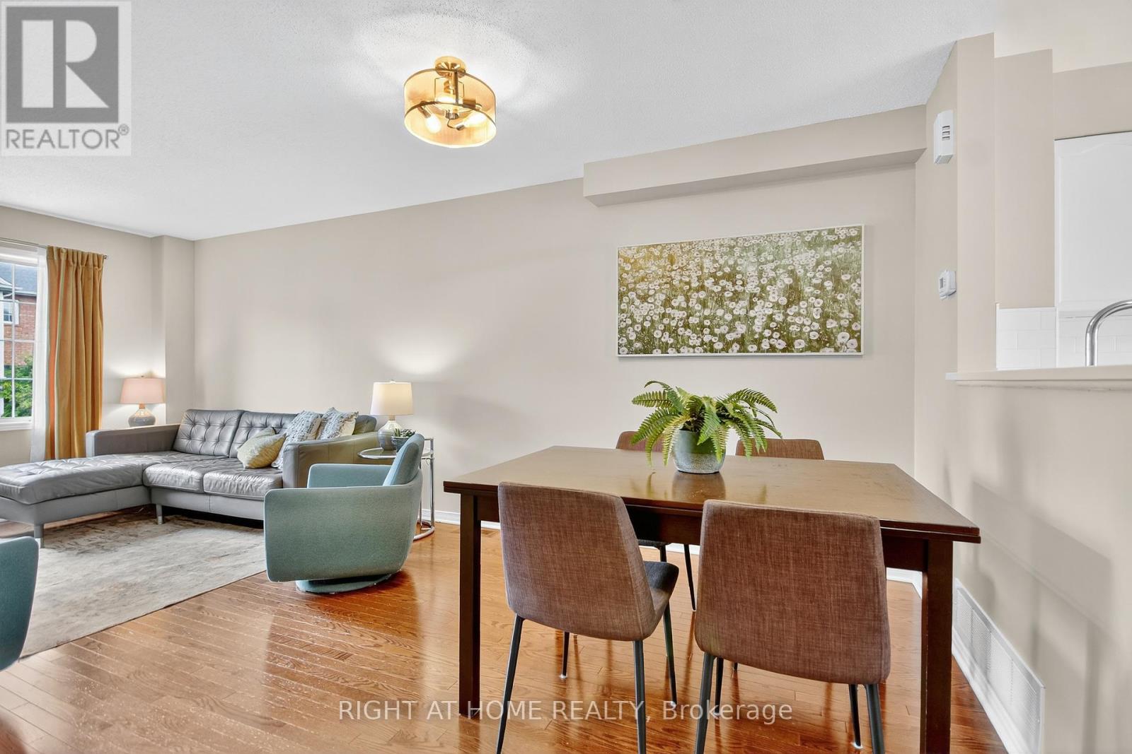 24 Manhattan Crescent, Ottawa, Ontario  K2C 4B4 - Photo 8 - X12427136
