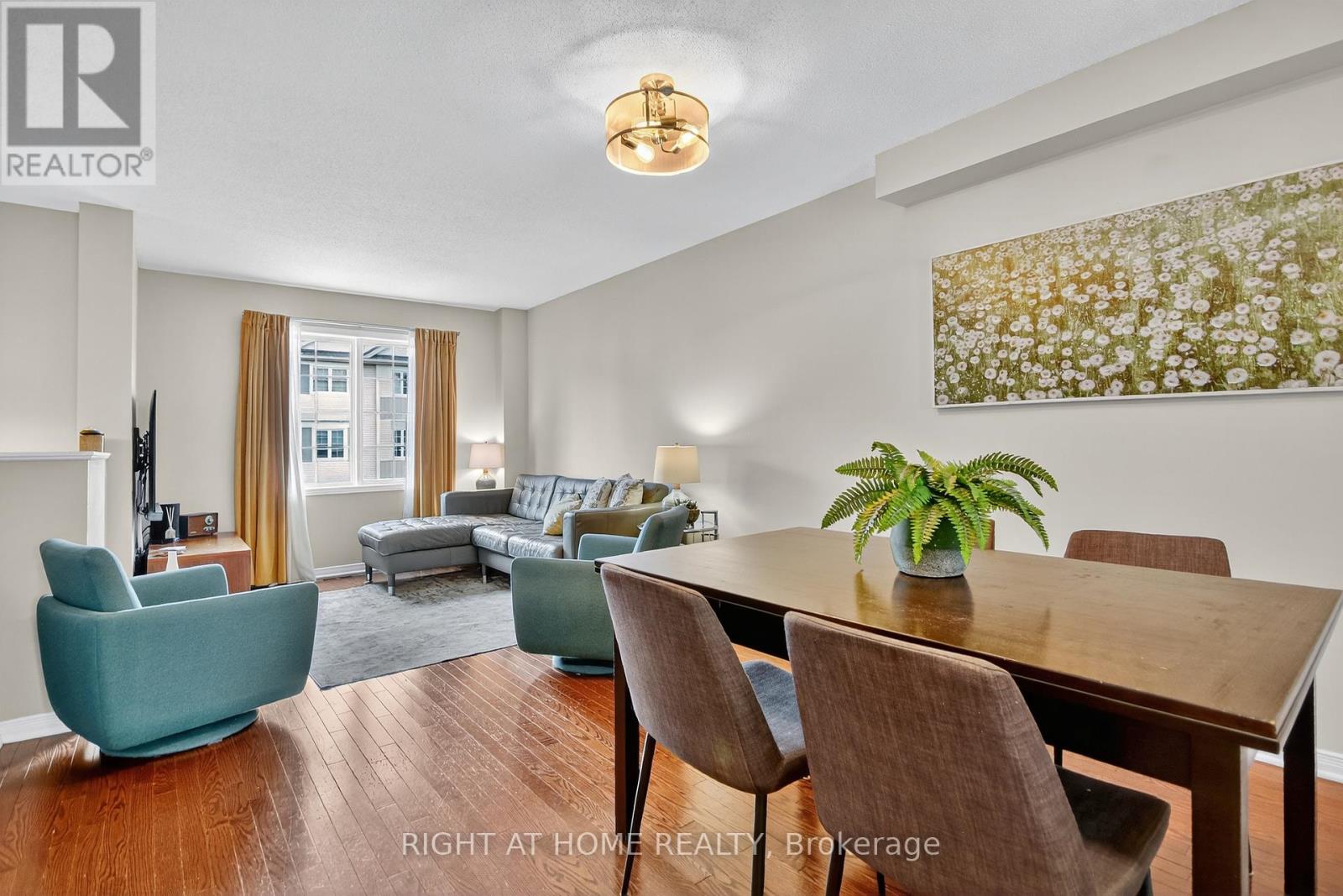24 Manhattan Crescent, Ottawa, Ontario  K2C 4B4 - Photo 9 - X12427136