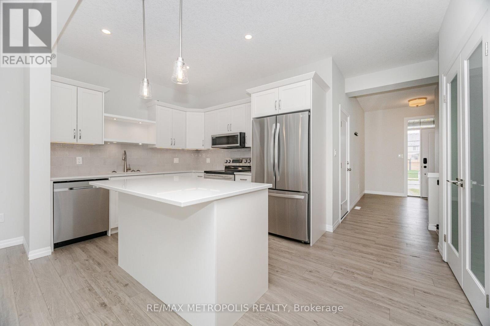28 Keba Crescent, Tillsonburg, Ontario  N4G 0K7 - Photo 12 - X12426938