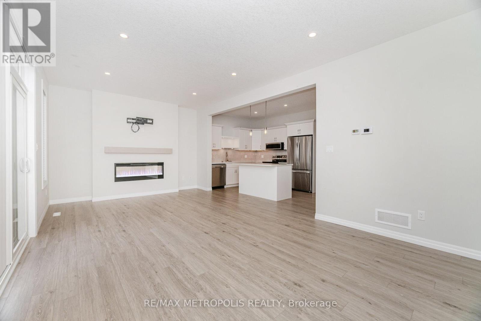 28 Keba Crescent, Tillsonburg, Ontario  N4G 0K7 - Photo 14 - X12426938