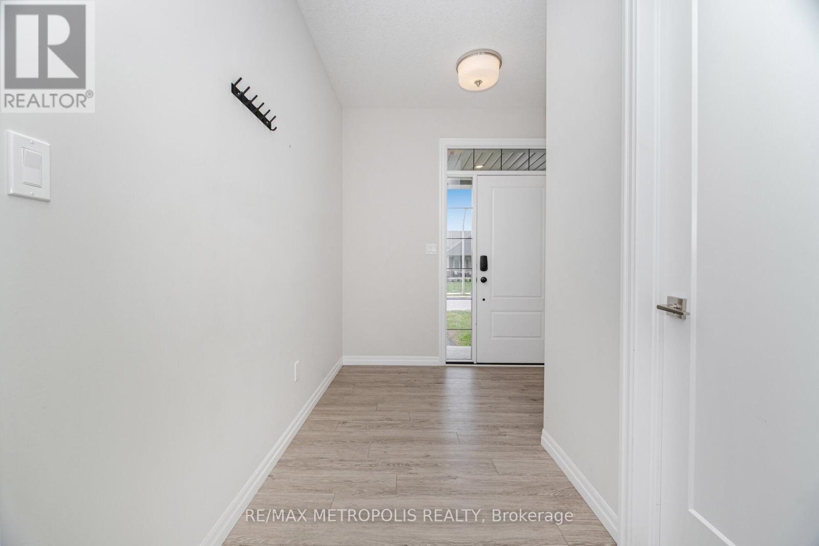 28 Keba Crescent, Tillsonburg, Ontario  N4G 0K7 - Photo 5 - X12426938
