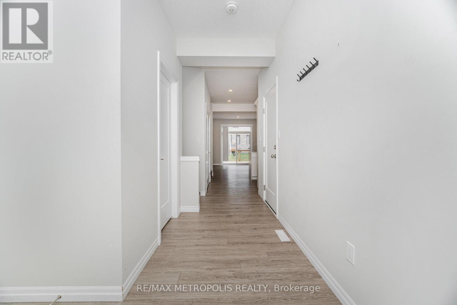 28 Keba Crescent, Tillsonburg, Ontario  N4G 0K7 - Photo 6 - X12426938