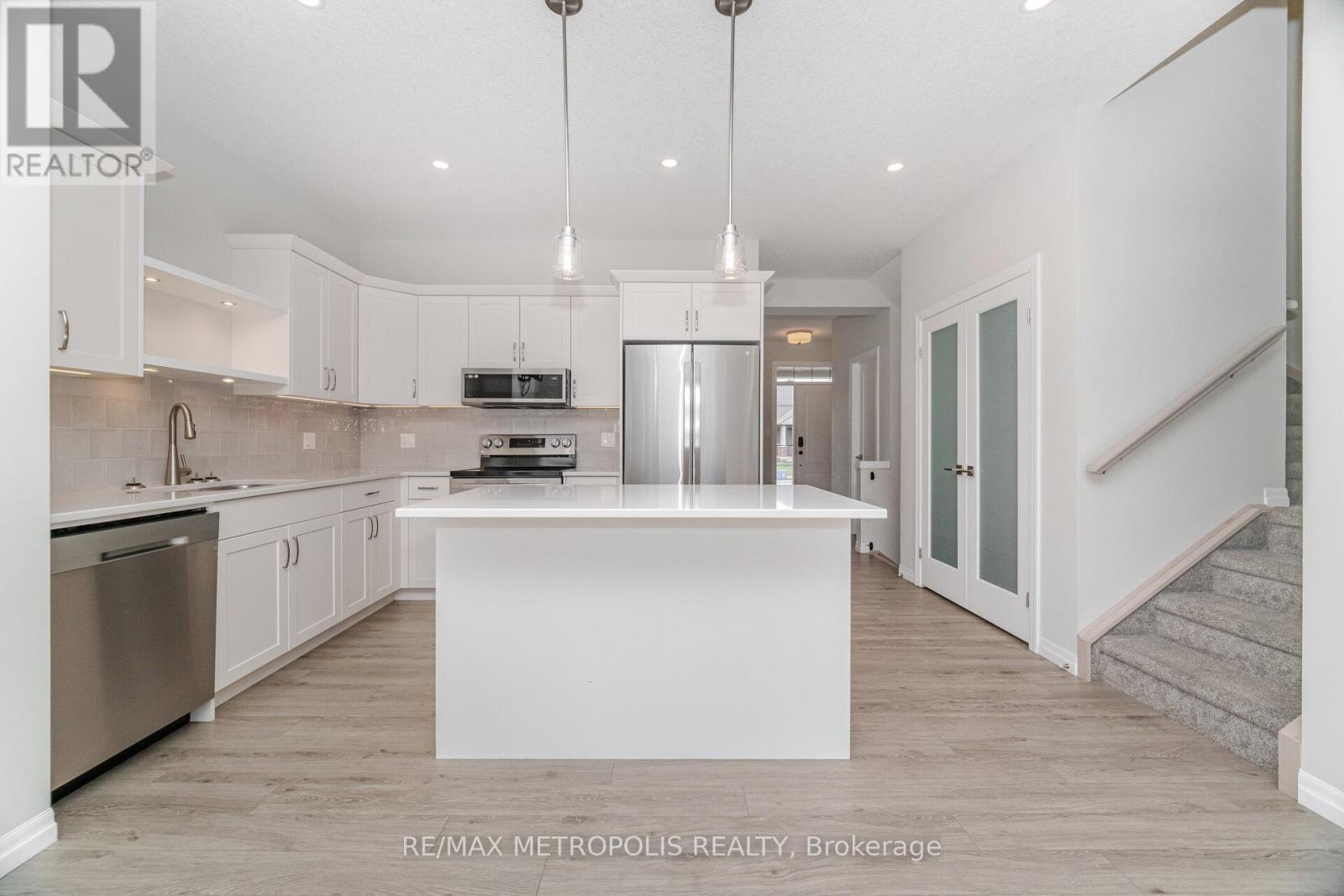 28 Keba Crescent, Tillsonburg, Ontario  N4G 0K7 - Photo 7 - X12426938