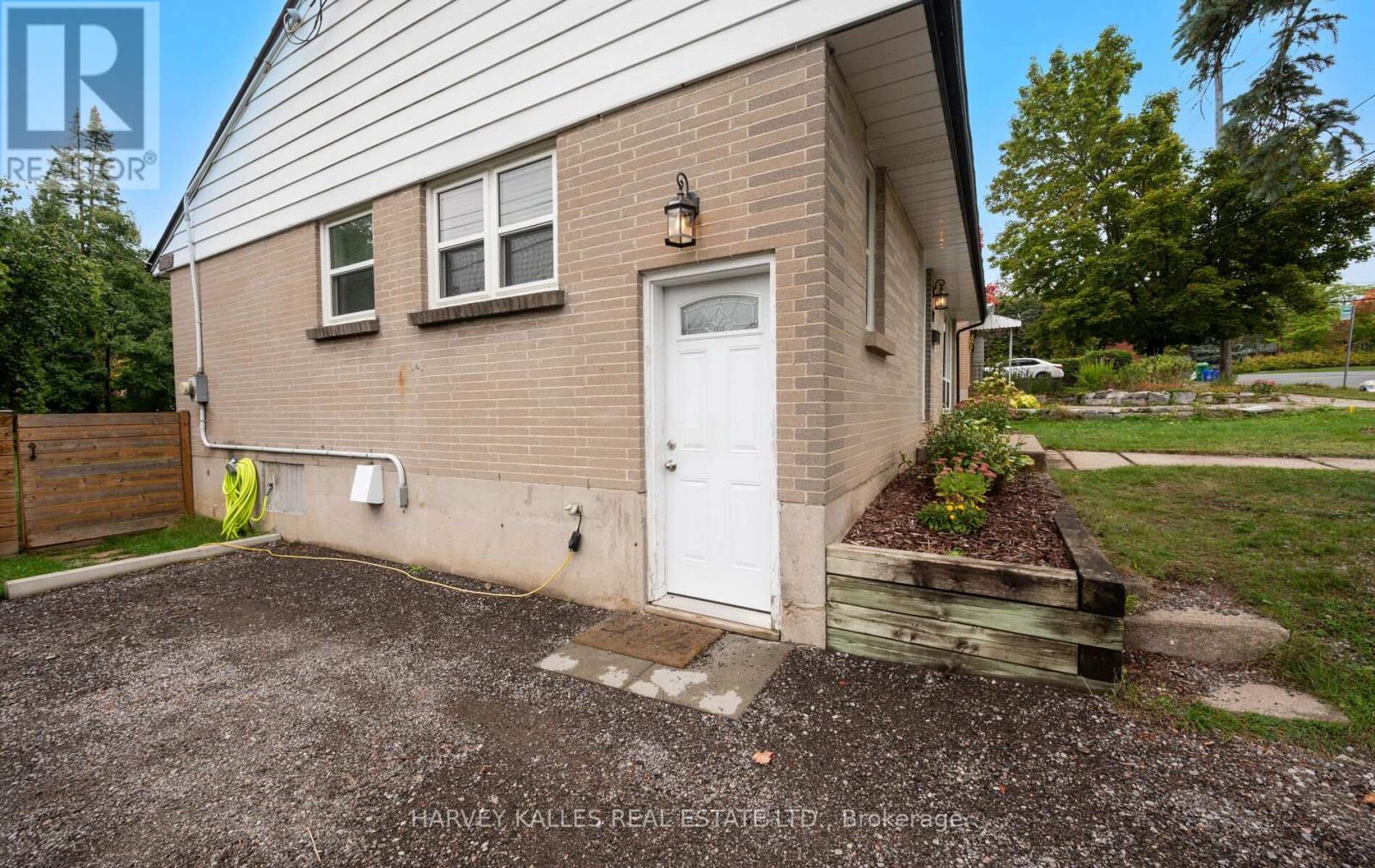 112 Dumble Avenue, Peterborough, Ontario  K9H 5A8 - Photo 3 - X12426948