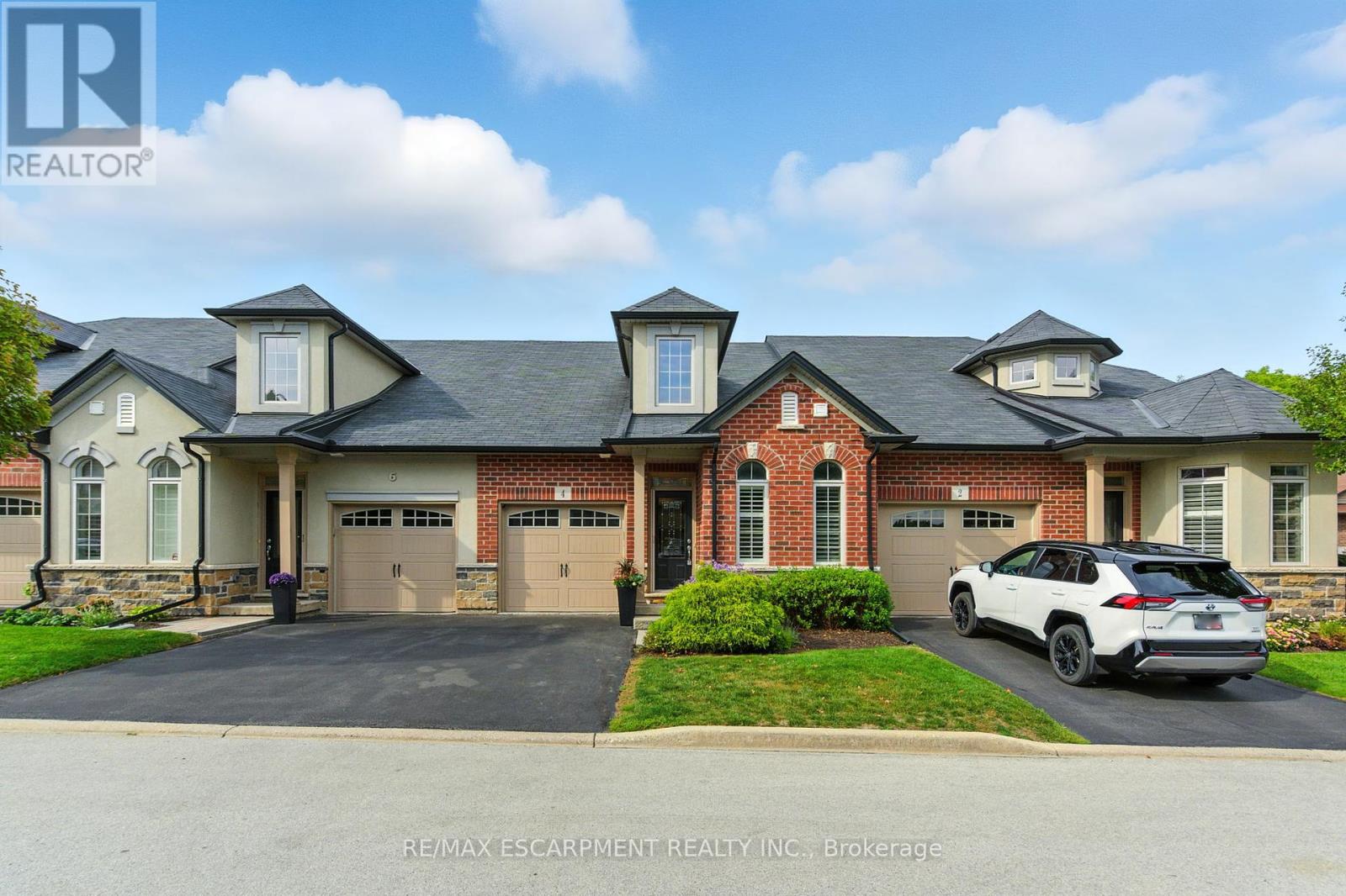 4 BURGUNDY GROVE, Hamilton, Ontario