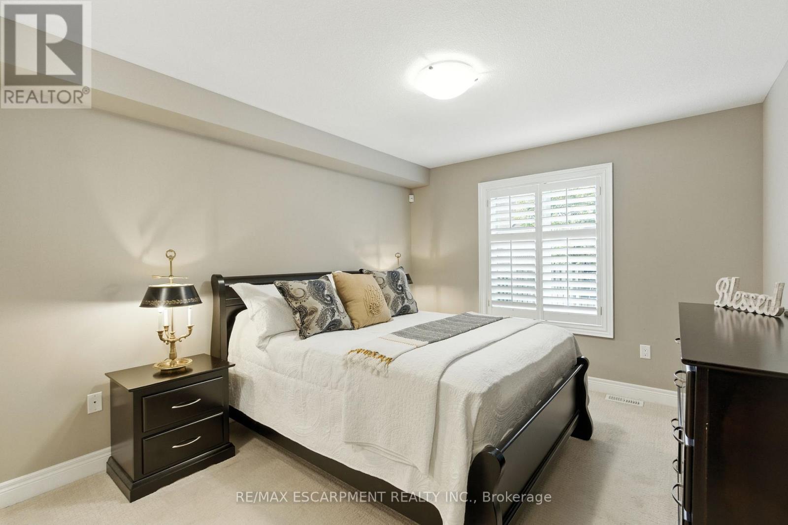 4 Burgundy Grove, Hamilton, Ontario  L8K 0E7 - Photo 17 - X12427004
